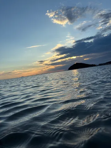 水面と空の境界線