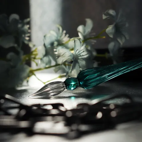 インクの輝き、花は遠く