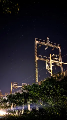 星降る夜の電鉄風景