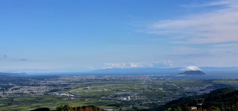 海と島を結ぶ広い景色