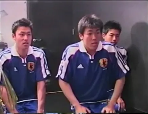 ユニフォーム姿の若者たち