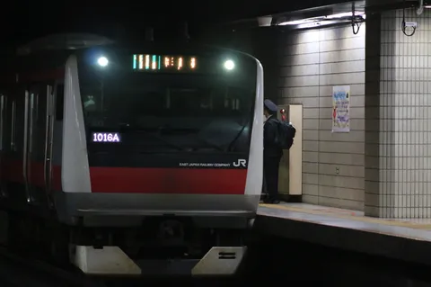 夜の帳、駅の静寂