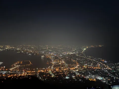 煌めく夜景に包まれて