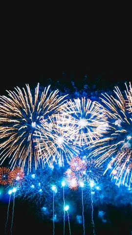 夜空を彩る花火の余韻