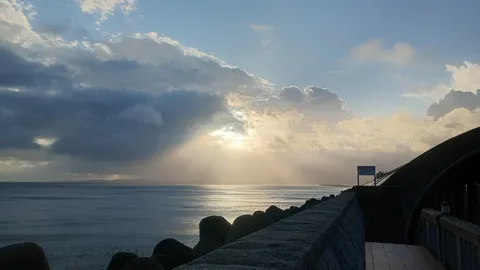 海と光の静かな瞬間