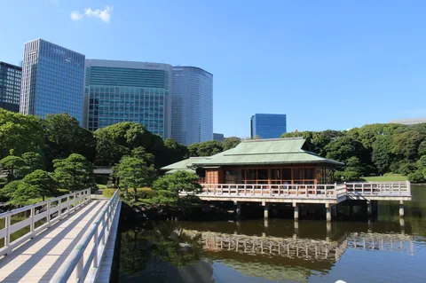 都会のオアシス、水辺の古民家