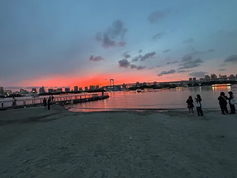 茜空と海辺の残像