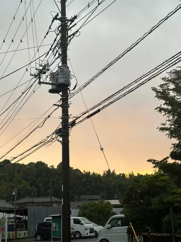 夕焼けと電線のノスタルジー