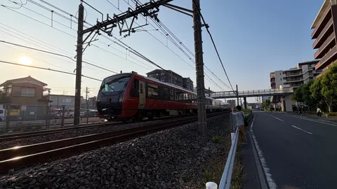 夕暮れ、赤とんぼ列車