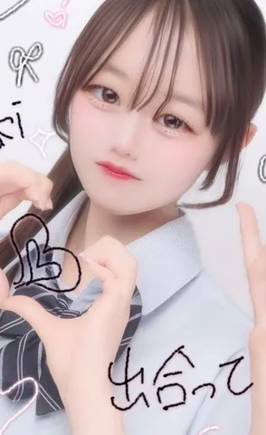 指ハートとかわいい加工でドキドキ