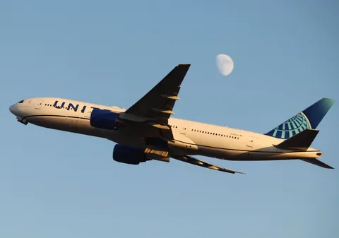 青空のユナイテッドと月