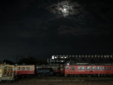 月夜の停車場、夜行列車