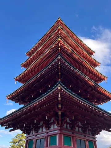 空と五重塔の調和