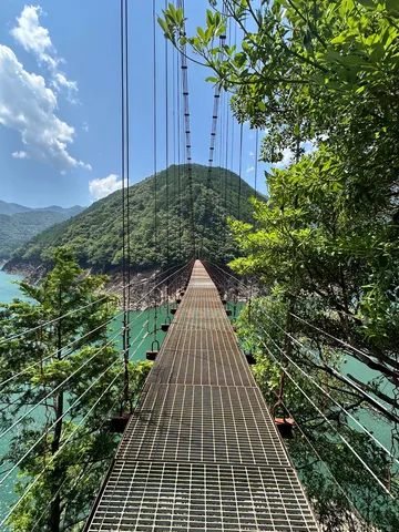 翠と碧を繋ぐ天空の橋