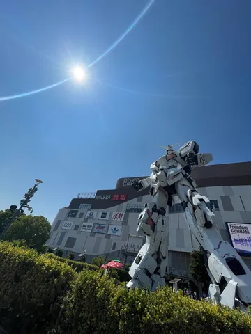 ユニコーンガンダム、空と競演！