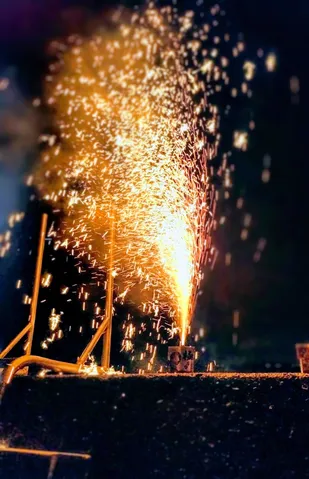 火花舞う、刹那の夜