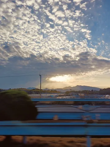 雲と光が魅せる空