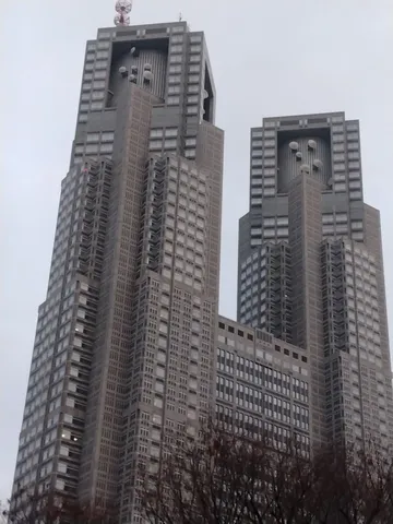 未来都市のような高層ビル群