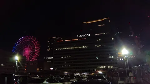 夜景に浮かぶ虹の輪