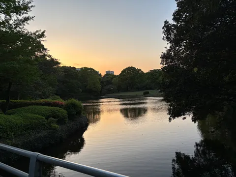 静寂の湖畔、黄昏の叙景