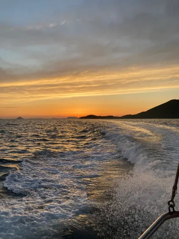 茜色の海を駆ける