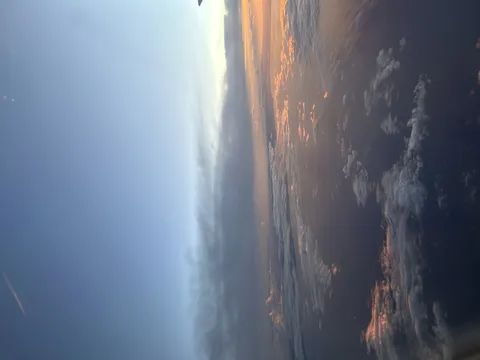 空に広がるオレンジ色の絨毯