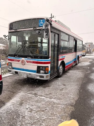 雪を纏う路線バス
