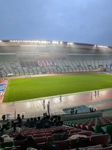 雨上がりのスタジアム