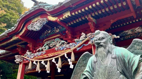 金ぴか極彩色！神様もビックリ？