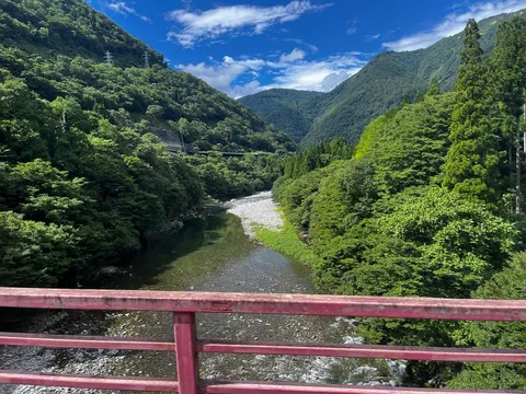 緑深き渓谷の潤い