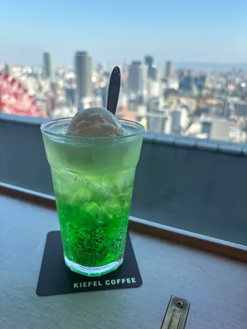 街を見下ろすクリームソーダ
