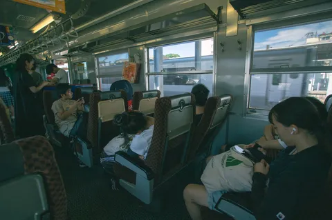 車窓に流れる日常
