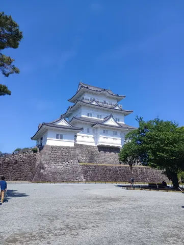 青空に映える白亜の城