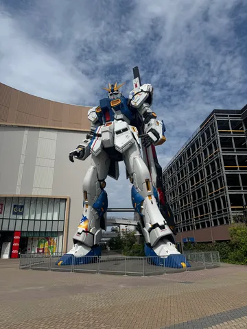 迫力のガンダム立像