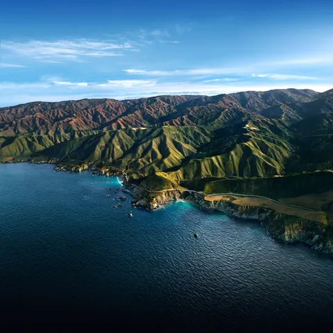 海と山の境界景色