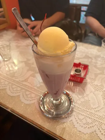 アイスとチェリーの午後の景色