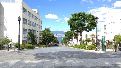 港町に続く坂道