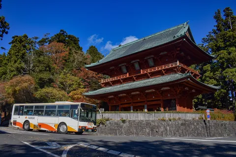 秋深まる古刹への誘い