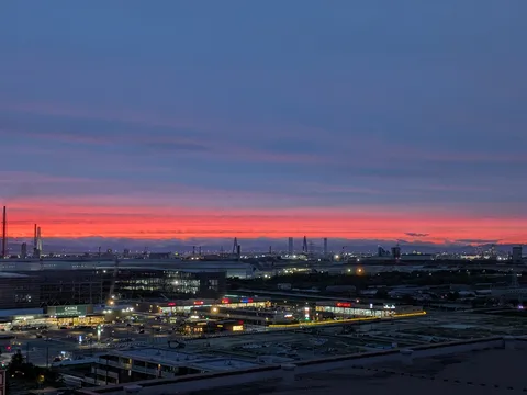 街を染める茜色の空