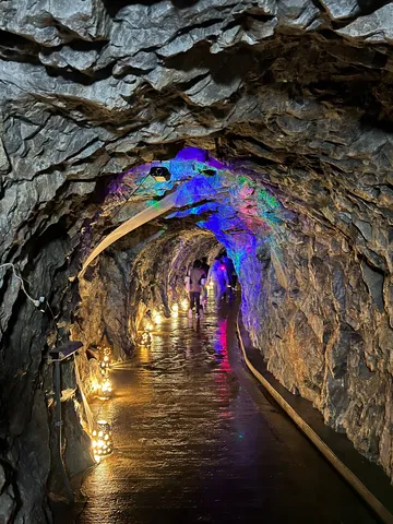 足元キラキラ、異世界通路