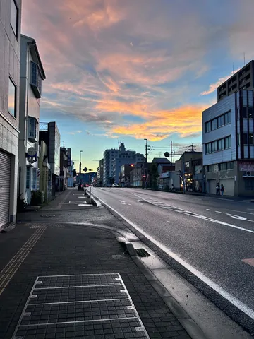 空が本気を出した夕焼けロード