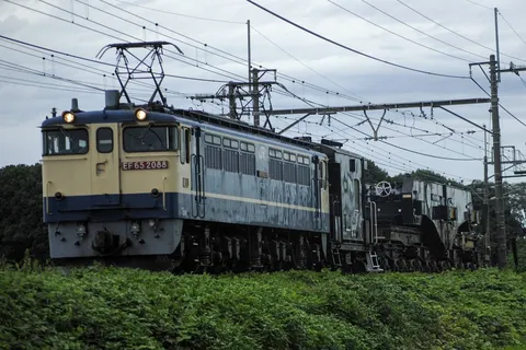 昼下がりの青い機関車