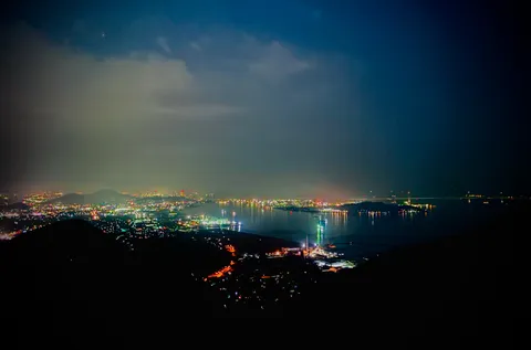 夜景に溶ける、光の絨毯