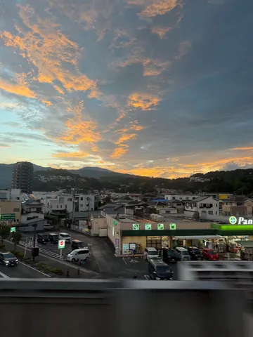 夕焼けに染まる街並み