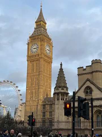 ロンドンの冬、象徴が輝く
