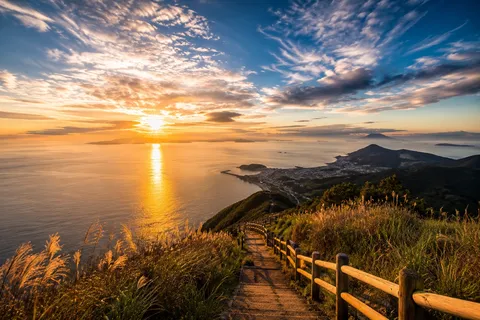 階段の先は、黄金の海。