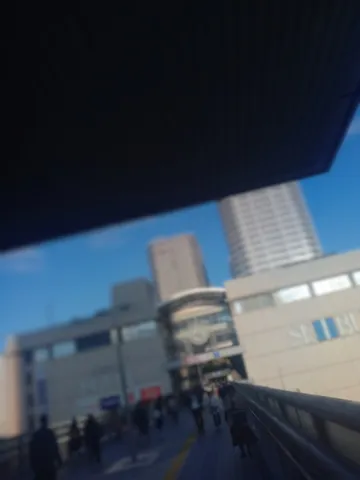 午後の街角、誰かの視線
