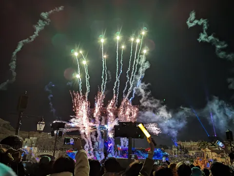 夜空を彩る光のカーテン