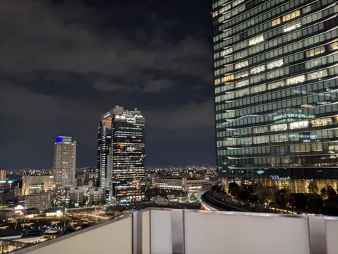 夜空に映える都市の輝き