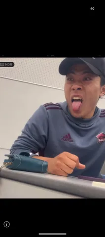 お茶目な表情とリラックスした瞬間